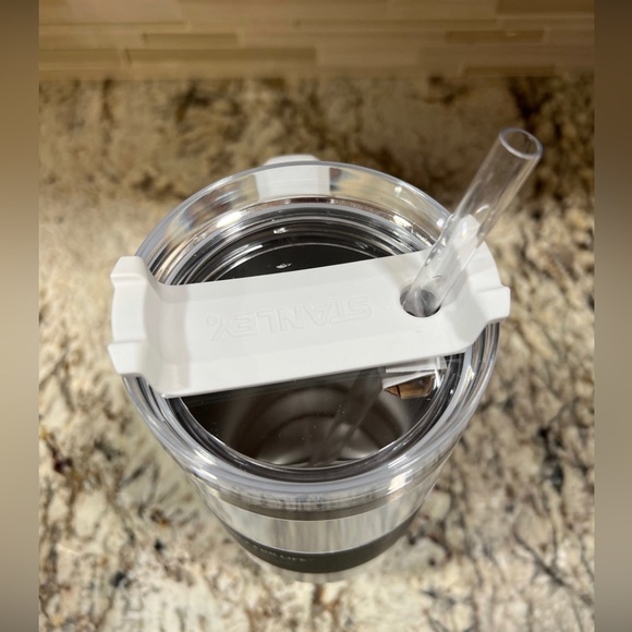 Stanley 40 oz. Travel Quencher Tumbler -Champagne Ombré - Limited Edition - Picture 5 of 5